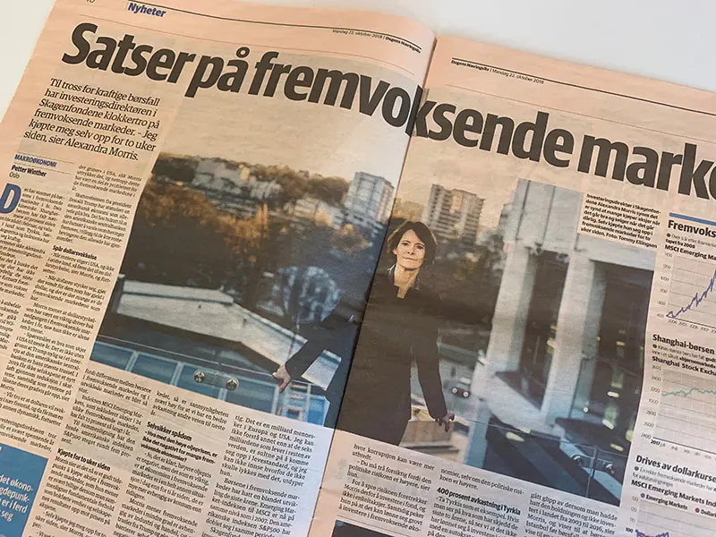 En kvinna med mörkt hår och Stavanger centrum i bakgrunden