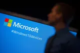 Bilde av en stor skjerm med Microsoft på